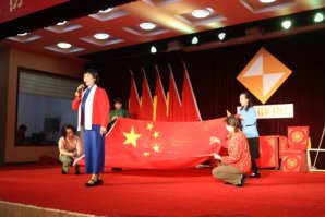 武安政協(xié)副主席郝偉帶領(lǐng)武安社區演唱團到新金集團演出